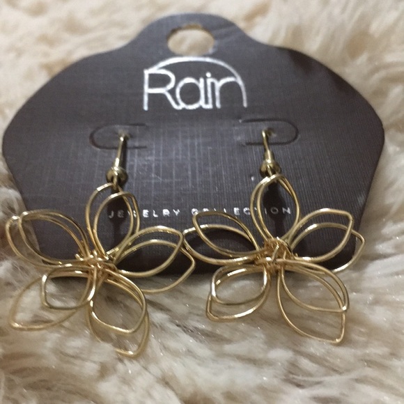 Rain ~ Gold Colored 3D Flower Earrings - Picture 2 of 3